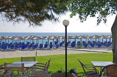 Hotel Sun Beach-Platamonas-Olympská riviéra-pláž a beach bar-letecký zájazd CK Turancar-pláž