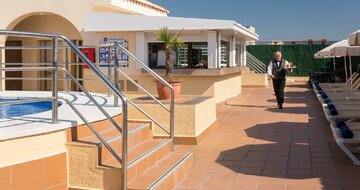 Hotel Royal Beach - bar na streche - letecký zájazd CK Turancar - Španielsko, Lloret de Mar