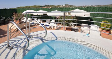 Hotel Royal Beach - bazén s jacuzzi na streche - letecký zájazd CK Turancar - Španielsko, Lloret de Mar