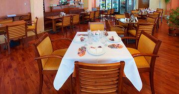 Hotel Paradise- Bulharsko - letecky a autokarový zájazd - Pomorie s CK Turancar- reštaurácia
