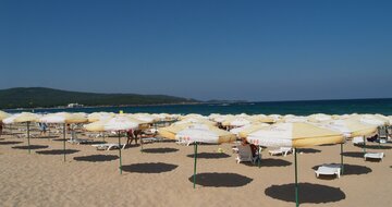 Hotel Queen Nelly - pláž - letecký a autobusový zájazd CK Turancar - Bulharsko, Primorsko