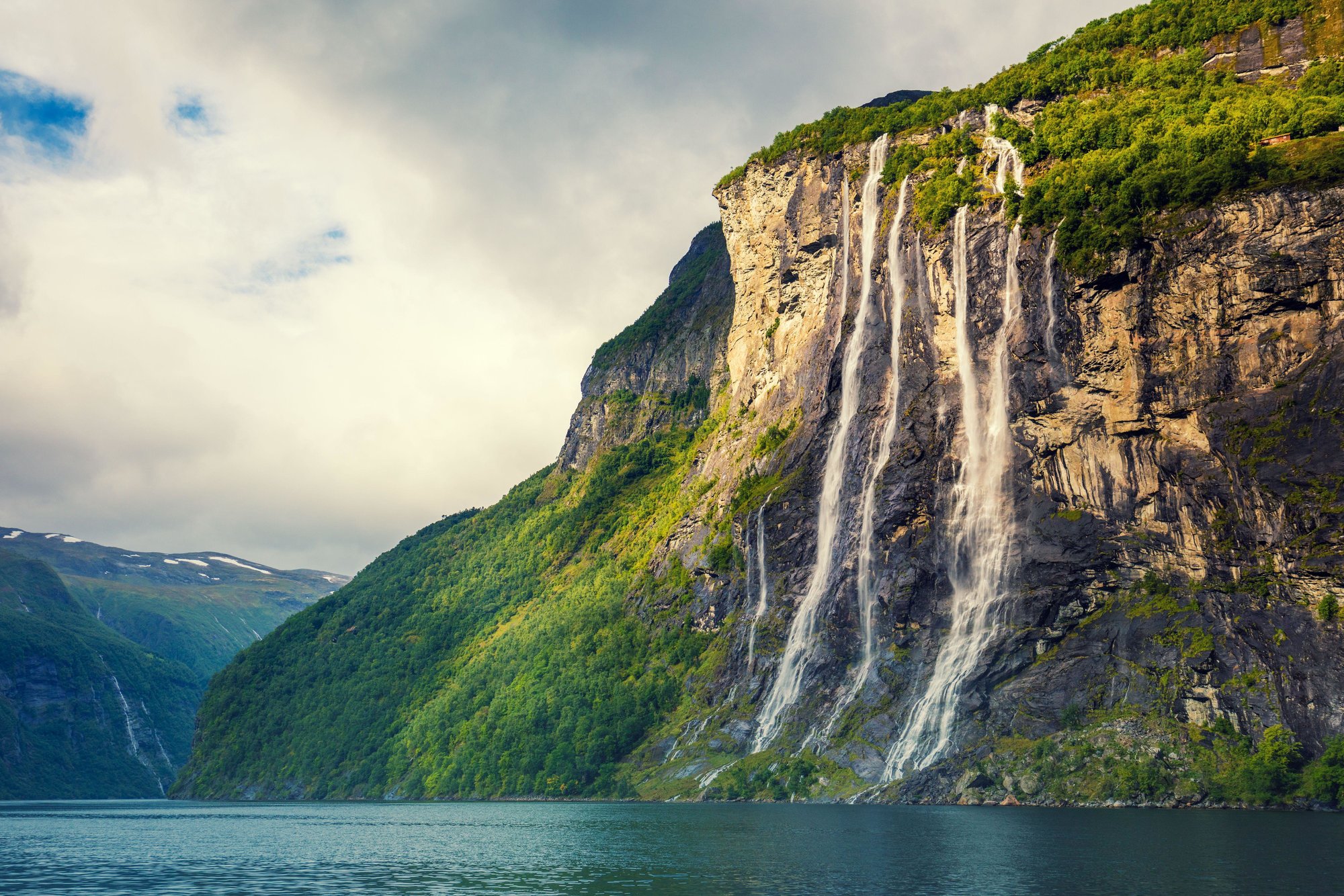 Plavba fjordom Geiranger, vodopád  Sedem sestier. CK Turancar 