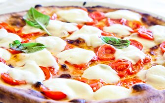 CK Turancar, autobusový poznávací zájazd, Kampánia s pobytom pri mori, pizza Margherita CK Turancar, autobusový poznávací zájazd, Kampánia s pobytom pri mori, pizza Margherita