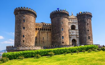 CK Turancar, autobusový poznávací zájazd, Kampánia s pobytom pri mori, Neapol, castel Nuovo CK Turancar, autobusový poznávací zájazd, Kampánia s pobytom pri mori, Neapol, castel Nuovo