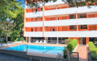 Rezidencia Capitol s bazénom a klimatizáciou, zájazdy autobusovou a individuálnou dopravou do Talianska, Bibione