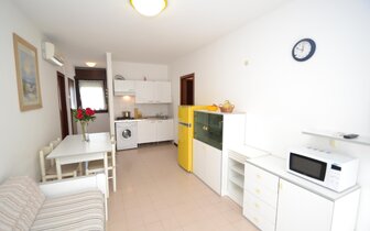 apartmánový dom Gemini s bazénom a záhradou v časti Pineda v Bibione, zájazdy autobusovou a ind. dopravou CK TURANCAR