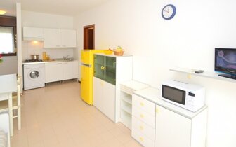 apartmánový dom Gemini s bazénom a záhradou v časti Pineda v Bibione, zájazdy autobusovou a ind. dopravou CK TURANCAR