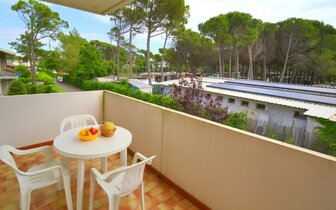 apartmánový dom Gemini s bazénom a záhradou v časti Pineda v Bibione, zájazdy autobusovou a ind. dopravou CK TURANCAR