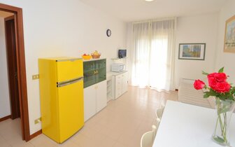 apartmánový dom Gemini s bazénom a záhradou v časti Pineda v Bibione, zájazdy autobusovou a ind. dopravou CK TURANCAR