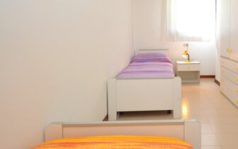 apartmánový dom Gemini s bazénom a záhradou v časti Pineda v Bibione, zájazdy autobusovou a ind. dopravou CK TURANCAR