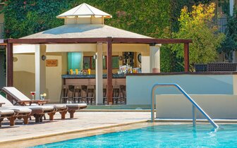 Hotel Bella beach - bar pri bazéne - letecký zájazd CK Turancar - Kréta, Anissaras