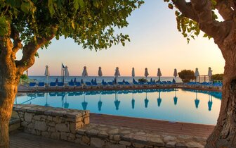 Hotel Silva beach - bazén - letecký zájazd CK Turancar - Kréta, Hersonissos