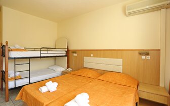 Hotel Eri Beach & Village - izba - letecký zájazd CK Turancar - Kréta, Hersonissos