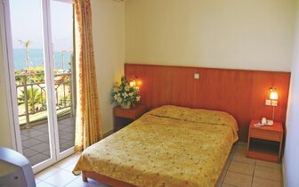 Hotel Eri Beach & Village - izba - letecký zájazd CK Turancar - Kréta, Hersonissos