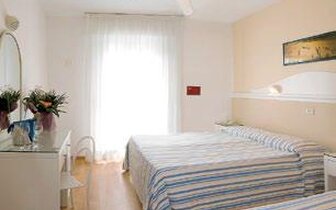 Hotel Miami s bazénom, Taliansko, Lido di Jesolo, dovolenka autom alebo autobusovou dopravou CK TURANCAR Hotel Miami s bazénom, Taliansko, Lido di Jesolo, dovolenka autom alebo autobusovou dopravou CK TURANCAR