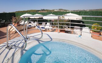 Hotel Amatista - bazén s jacuzzi na streche - letecký zájazd CK Turancar - Španielsko, Lloret de Mar Hotel Amatista - bazén s jacuzzi na streche - letecký zájazd CK Turancar - Španielsko, Lloret de Mar
