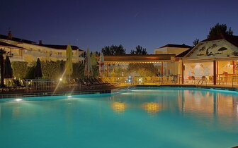 Hotel Grand Platon - bazén - letecký zájazd CK Turancar - Grécko, Olympská riviéra, Paralia Hotel Grand Platon - bazén - letecký zájazd CK Turancar - Grécko, Olympská riviéra, Paralia