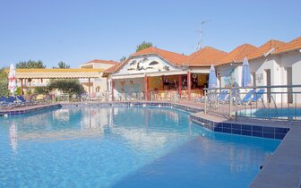 Hotel Grand Platon - bazén - letecký zájazd CK Turancar - Grécko, Olympská riviéra, Paralia Hotel Grand Platon - bazén - letecký zájazd CK Turancar - Grécko, Olympská riviéra, Paralia