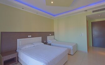 Hotel Grand Platon - izba - letecký zájazd CK Turancar - Grécko, Olympská riviéra, Paralia Hotel Grand Platon - izba - letecký zájazd CK Turancar - Grécko, Olympská riviéra, Paralia