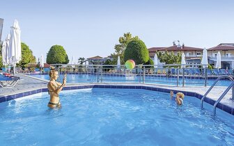 Hotel Grand Platon - bazén - letecký zájazd CK Turancar - Grécko, Olympská riviéra, Paralia Hotel Grand Platon - bazén - letecký zájazd CK Turancar - Grécko, Olympská riviéra, Paralia