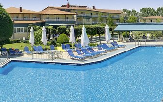 Hotel Grand Platon - bazén - letecký zájazd CK Turancar - Grécko, Olympská riviéra, Paralia Hotel Grand Platon - bazén - letecký zájazd CK Turancar - Grécko, Olympská riviéra, Paralia