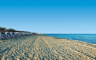 Hotel Grand Platon - pláž - letecký zájazd CK Turancar - Grécko, Olympská riviéra, Paralia Hotel Grand Platon - pláž - letecký zájazd CK Turancar - Grécko, Olympská riviéra, Paralia