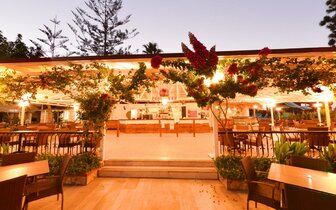 Hotel Club Turtas Beach - pool bar - letecký zájazd CK Turancar - Turecko Konakli