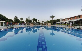 Hotel Club Turtas Beach - bazén - letecký zájazd CK Turancar - Turecko Konakli