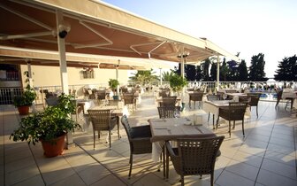 Hotel Incekum Su - terasa so sedením - letecký zájazd CK Turancar - Turecko, Avsallar Hotel Incekum Su - terasa so sedením - letecký zájazd CK Turancar - Turecko, Avsallar