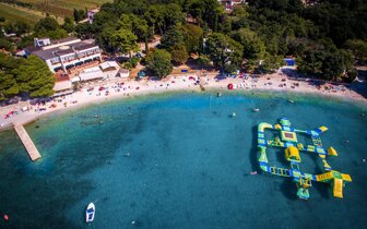 Hotel Centinera - pláž - autobusový zájazd CK Turancar - Chorvátsko, Istria, Pula