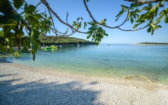 Hotel Centinera - pláž - autobusový zájazd CK Turancar - Chorvátsko, Istria, Pula