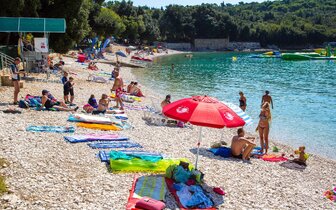 Hotel Centinera - pláž - autobusový zájazd CK Turancar - Chorvátsko, Istria, Pula
