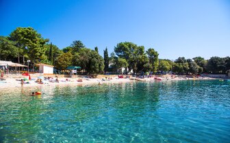 Hotel Centinera - pláž - autobusový zájazd CK Turancar - Chorvátsko, Istria, Pula