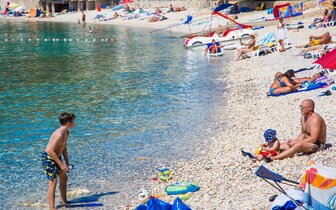 Hotel Centinera - pláž - autobusový zájazd CK Turancar - Chorvátsko, Istria, Pula