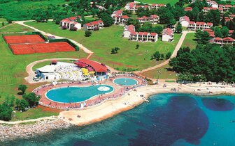 Apartmány Polynesia - areál s bazénom - autobusový zájazd CK Turancar - Chorvátsko, Istria, Umag, Katoro 