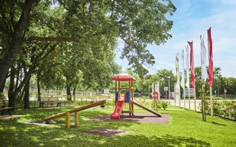 Apartmány Polynesia - detské ihrisko - autobusový zájazd CK Turancar - Chorvátsko, Istria, Umag, Katoro 