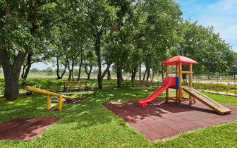 Apartmány Polynesia - detské ihrisko - autobusový zájazd CK Turancar - Chorvátsko, Istria, Umag, Katoro