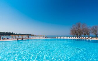Apartmány Polynesia - bazén - autobusový zájazd CK Turancar - Chorvátsko, Istria, Umag, Katoro