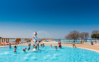 Apartmány Polynesia - vodné športy - autobusový zájazd CK Turancar - Chorvátsko, Istria, Umag, Katoro