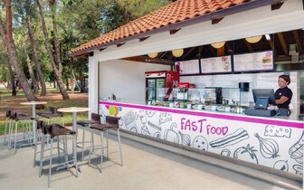 Apartmány Polynesia - fast food - autobusový zájazd CK Turancar - Chorvátsko, Istria, Umag, Katoro
