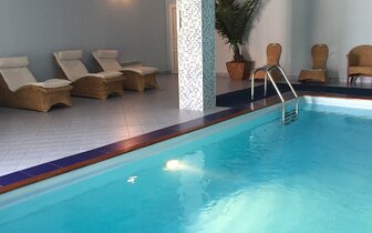 Penzión Star - bazén - Chorvátsko Omiš Nemira - autobusový zájazd CK Turancar