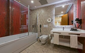 Asia Beach - kúpeľňa v suite - letecký zájazd CK Turancar - Turecko, Alanya Asia Beach - kúpeľňa v suite - letecký zájazd CK Turancar - Turecko, Alanya