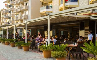 Kleopatra Ada Beach - terasa - letecký zájazd CK Turancar - Turecko, Alanya