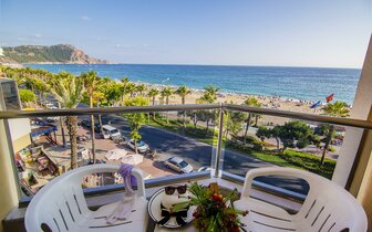 Kleopatra Ada Beach - bočný výhľad na more - letecký zájazd CK Turancar - Turecko, Alanya