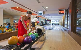Limak Lara Deluxe - bowling - letecký zájazd CK Turancar - Turecko, Lara Limak Lara Deluxe - bowling - letecký zájazd CK Turancar - Turecko, Lara