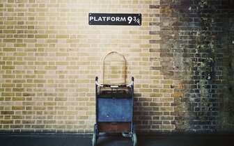 Ck Turancar, Letecký poznávací zájazd, Veľká Británia, Londýn pre čarodejníkov, stanica King's Cross, nástupište 9 a 3/4, Harry Potter