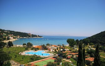 Hotel Narcis - areál s bazénom - autobusový zájazd CK Turancar - Chorvátsko, Istria, Rabac