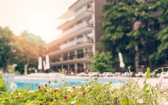 Hotel Belitsa - záhrada - letecký a  autobusový zájazd CK Turancar - Bulharsko stredisko  Primorsko Hotel Belitsa - záhrada - letecký a  autobusový zájazd CK Turancar - Bulharsko stredisko  Primorsko