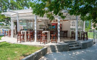 Hotel Belitsa - bar pri bazéne - letecký a  autobusový zájazd CK Turancar - Bulharsko stredisko  Primorsko Hotel Belitsa - bar pri bazéne - letecký a  autobusový zájazd CK Turancar - Bulharsko stredisko  Primorsko