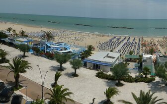 Hotel Mocambo - pláž - zájazd vlastnou dopravou CK Turancar - Taliansko, Palmová riviéra, San Benedetto del Tronto